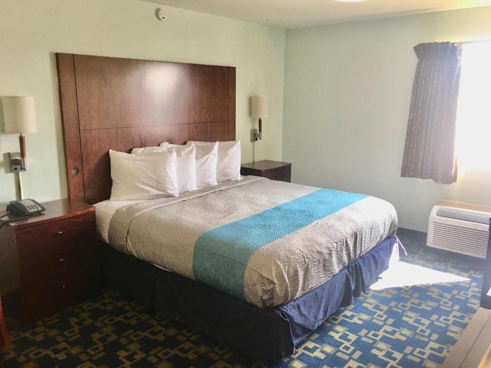 King Room - Mobility Access/Non-Smoking interior