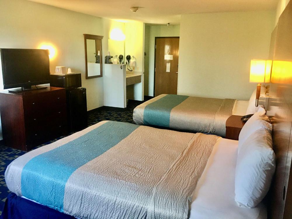 Queen Room with Two Queen Beds interior